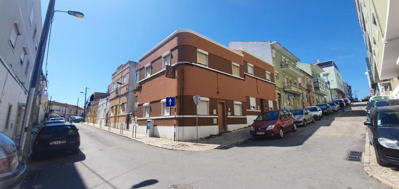 Afonso Galo Guest Apartments II Almada Exterior photo